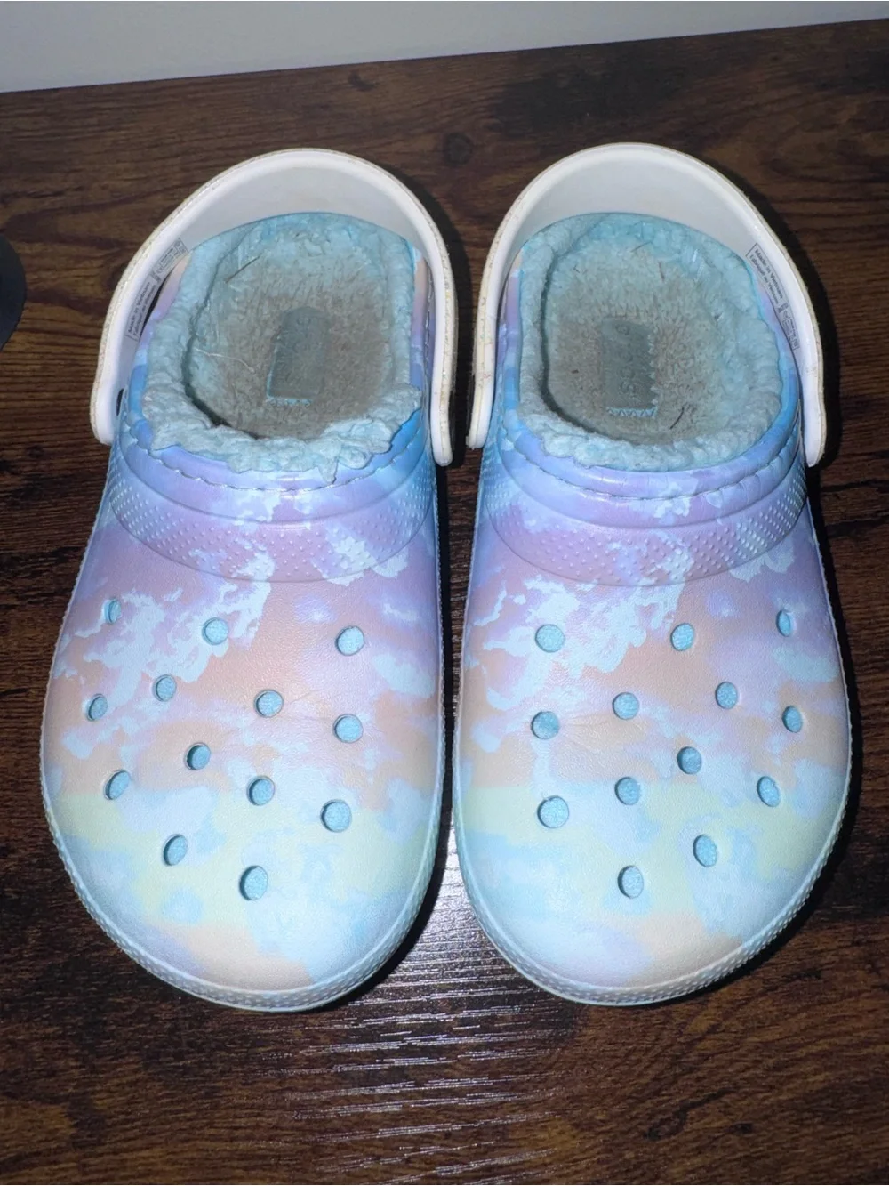 CROCS Kids Pastel Tie-Dye Fleece-Lined Clogs in Pink and Blue